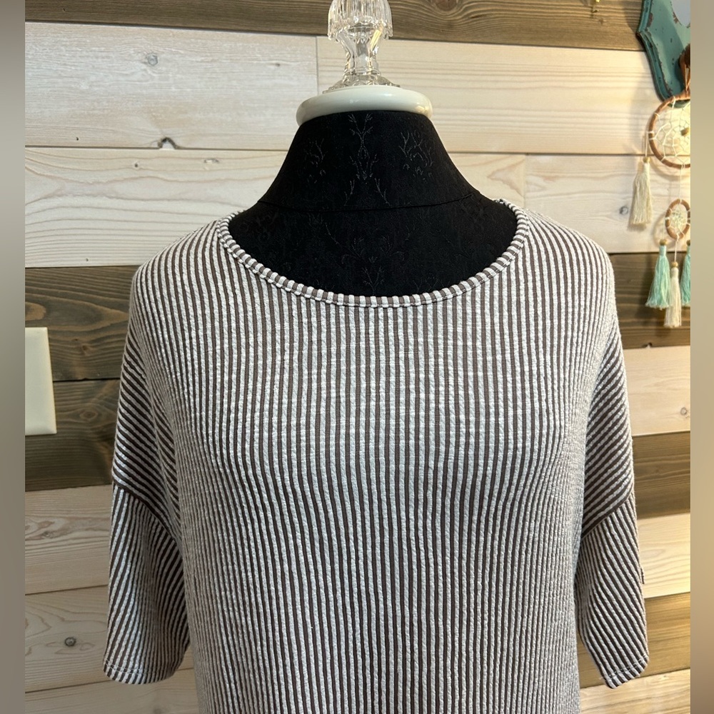 Grand Ave Design ⚜️ Ribbed Short Sleeved Top